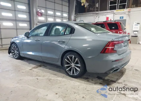 2022 Volvo S60 B5 Black Edition Momentum/B5 Inscription/B5 Momentum z USA, uszkodzony, nr VIN 7JRL12TZ8NG189481